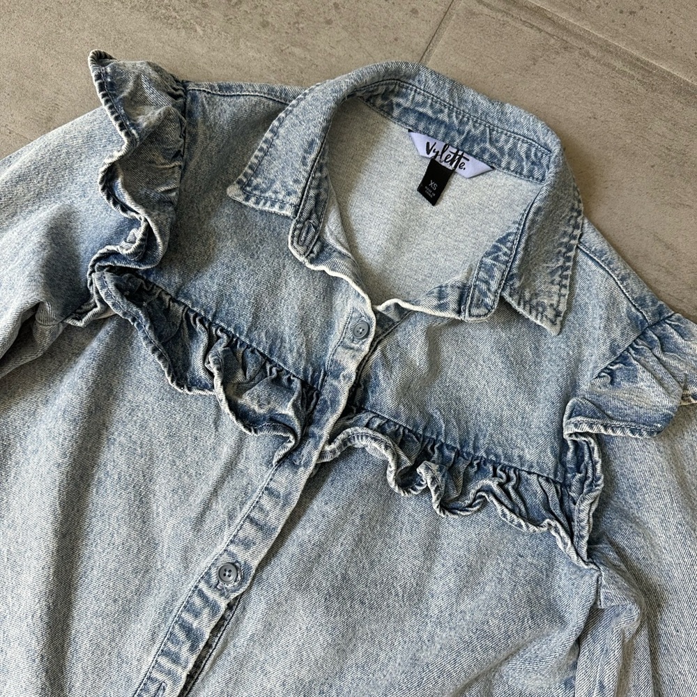 XS acid wash jean long sleeve shirt.